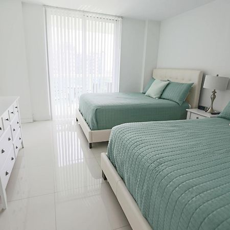 Ocean Reserve Luxury Condos Across From Sunny Isles Beach Miami Beach Esterno foto