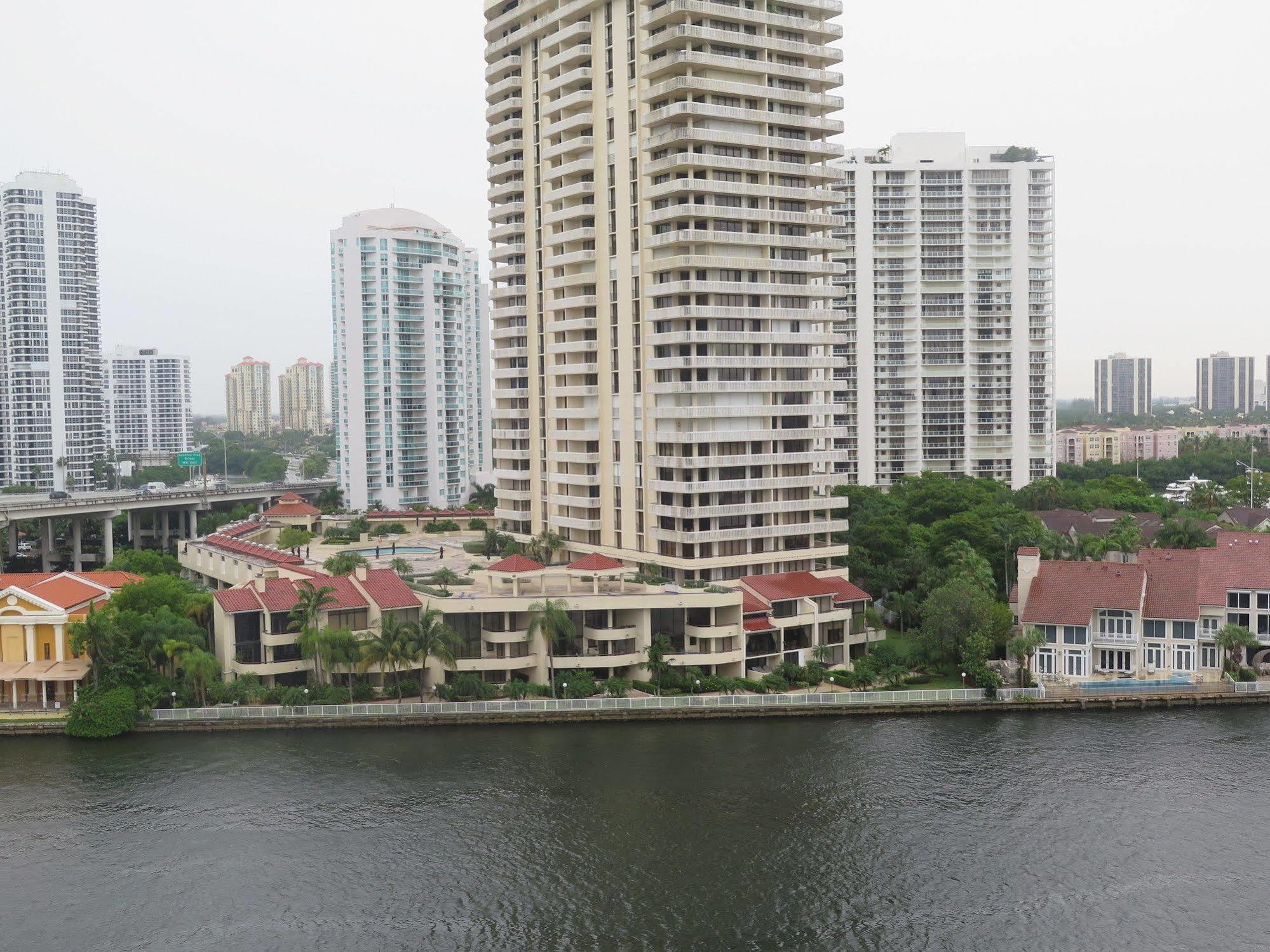 Ocean Reserve Luxury Condos Across From Sunny Isles Beach Miami Beach Esterno foto
